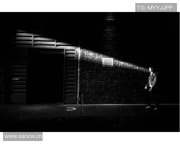 探索光影与情感的交织：写真摄影中的艺术表达与创作技巧