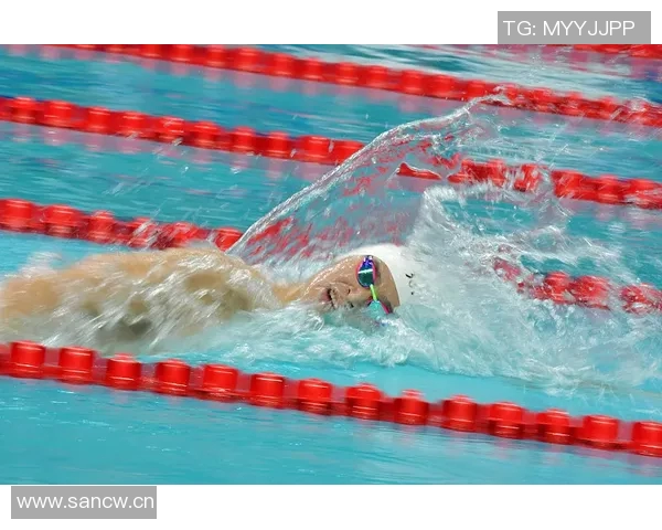 自由泳健身技巧与训练方法全解析 提升体能与耐力的最佳选择