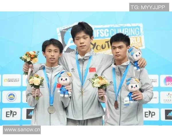 成都攀岩队实力揭秘:攀岩巨献背后的故事与挑战 成都攀岩队实力揭秘:攀岩巨献背后的故事与挑战